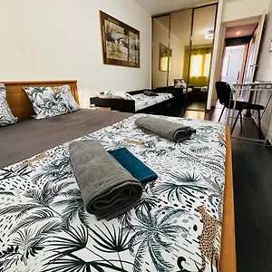 The Nice: Cozy 3-room Airport Getaway Nice